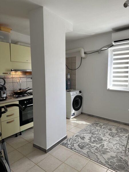 Parc Sebastian, apartament decomandat, 3 camere, 2 gr. sanitare, anul 2001.