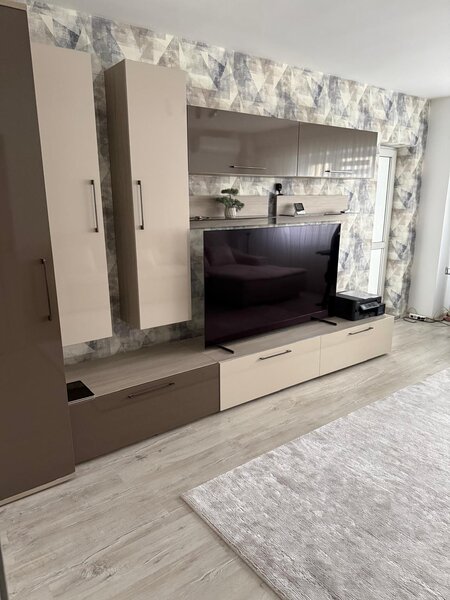 Parc Sebastian, apartament decomandat, 3 camere, 2 gr. sanitare, anul 2001.