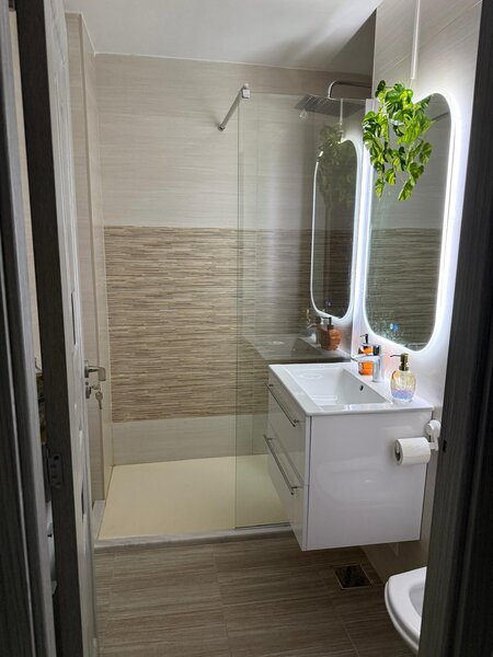 Parc Sebastian, apartament decomandat, 3 camere, 2 gr. sanitare, anul 2001.